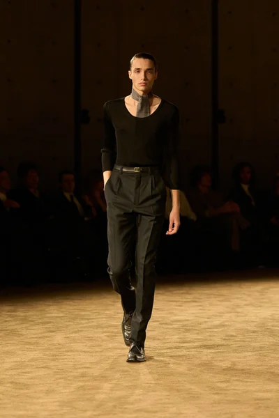 Look 10